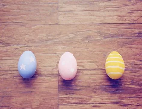 Top view of colorful easter eggs on wooden background with retro filter effec Stock-Fotos