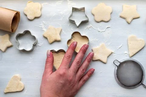 Top view of cooking a gingerbread cookie in the form of heart in hands Stock Photos