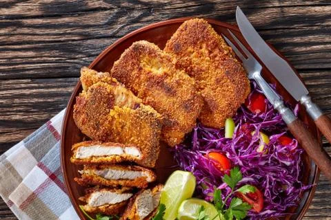 Top view of crispy pork chops with red cabbage Foto stock