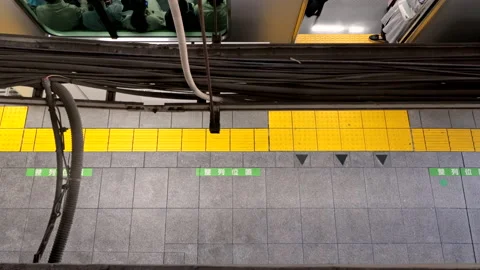 Top view of crowd of passenger board and alight Metro Train on JR Yamanote Stock-Footage 189388470