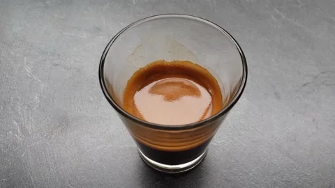 Top view of a cup of black coffee on table Vídeos de archivo 144791318