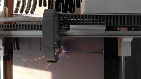 Top view of cutting a metal sheet with gas on a cnc machine Stock Footage 119909472