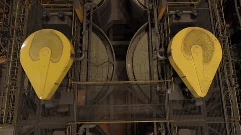 Top view of cylindrical froth flotation cells in the metallurgical plant, 4K 库存影片 112082646