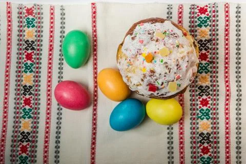 Top view of decorated easter bread and dyed easter eggs 스톡 사진
