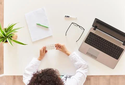 Top view of a doctor's desk table in a female doctor's office Foto stock