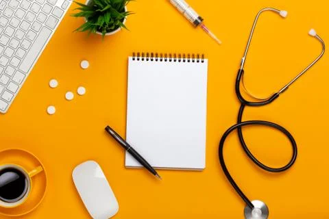 Top view of a doctor's table with notepad and pen stethoscope, keyboard, pres Foto stock
