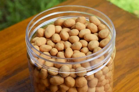 Top view of Dried atomic beans in food storage or jar on wooden table Fotos de archivo