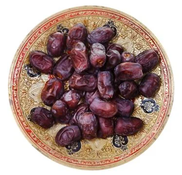 Top view of dried dates on brass indian plate Foto stock