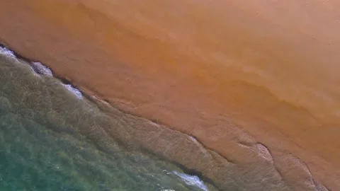 (Top view) drone view shot. on the Andaman coast. Beautiful big wave seawater wa Stockbeeldmateriaal 149506250