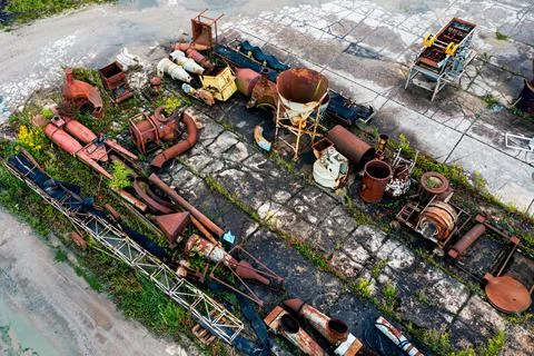 Top view of dump with old rusty metal, abandoned factory Foto stock