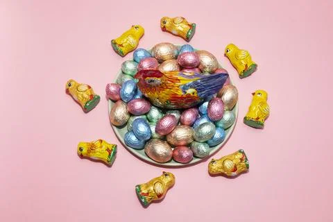 Top View Easter, Paschal kids gist. Chocolate hen, little chickens with festive Stock Photos