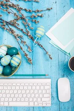 The top view of easter on wooden table office workplace Stock-Fotos
