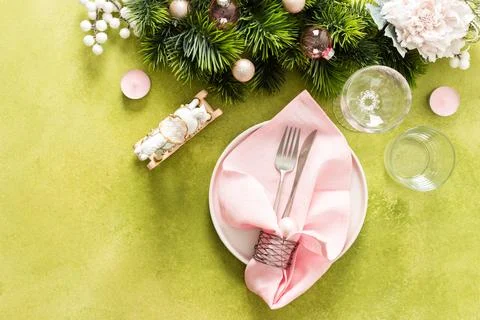 Top view of an elegant Christmas table with an empty plate, folded pink nap.. Stock Photos