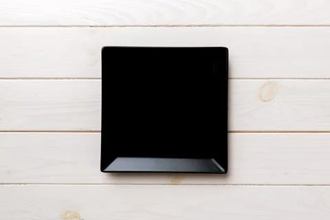 Top view of empty square plate on wooden background. Empty space for your des Foto stock
