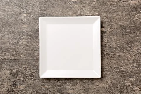 Top view of empty square plate on cement background. Empty space for your des Foto stock