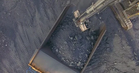 Top view excavator loads coal into dump truck 스톡 동영상 122075857
