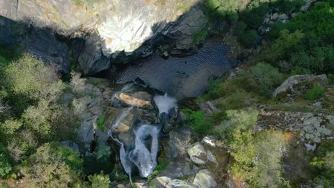 Top View Of Fervenza do Toxa Waterfalls Flowing 動画素材 250528782