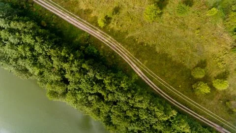 Top view of the field road is parallel to the river. Stockfoto's