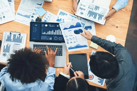 Top view financial dashboard data display on laptop screen. Concord Foto stock