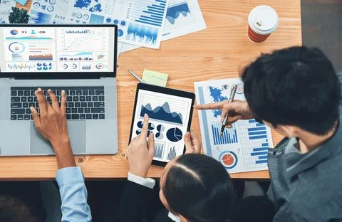 Top view financial dashboard data display on laptop screen. Concord Stockfoto's