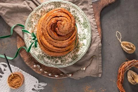 Top view of a flaky spiral Easter bread on a patterned vintage plate decora.. Stock Photos