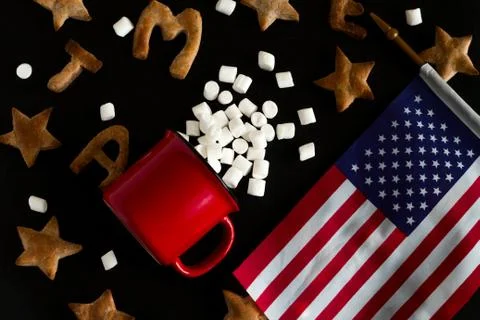 Top view flat lay pattern of ginger cookies shaped like stars and letters mer Stock Photos