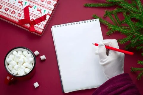 Top view flat lay sheet of blank paper with space for text and Santa Claus ha Foto stock