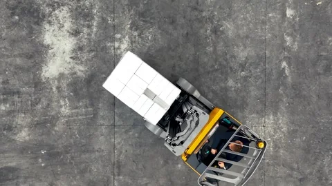 Top view of forklift with white load rotating around axis on concrete floor Stockbeeldmateriaal 311998364
