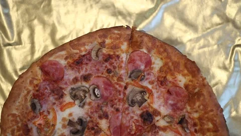 Top view of fresh baked pizza Video stock 148951287