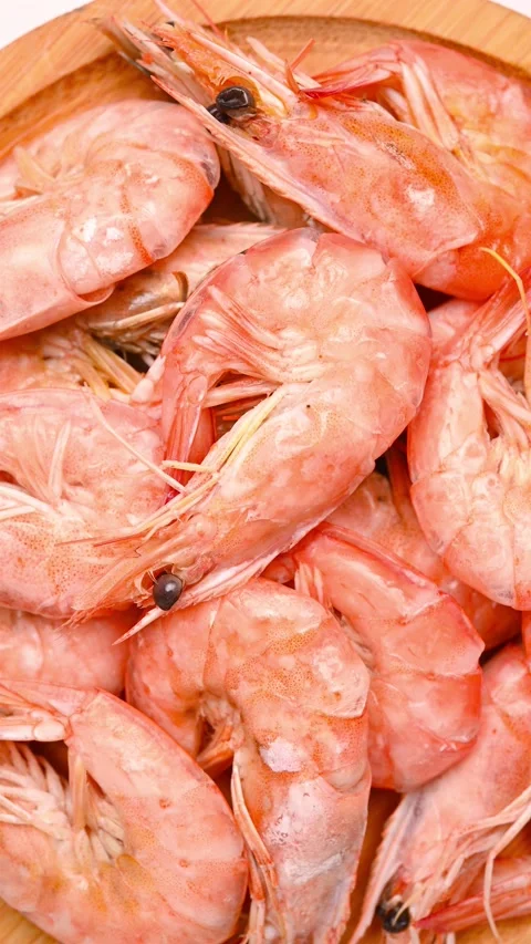 Top view fresh cooked shrimps rotating at vertical composition 스톡 동영상 233389693