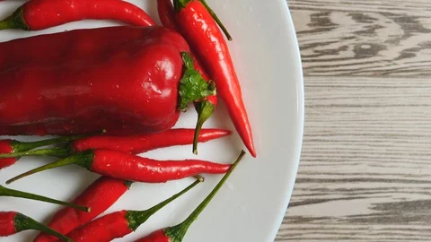Top View Of Fresh Raw Red Chili Peppers And Ramiro Pepper With Water Drops Rotat Vídeo Stock 128555955