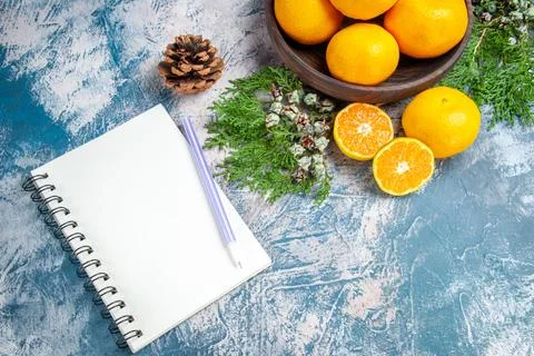 Top view fresh tangerines with notepad on light-blue background citrus juic.. Fotos Stock