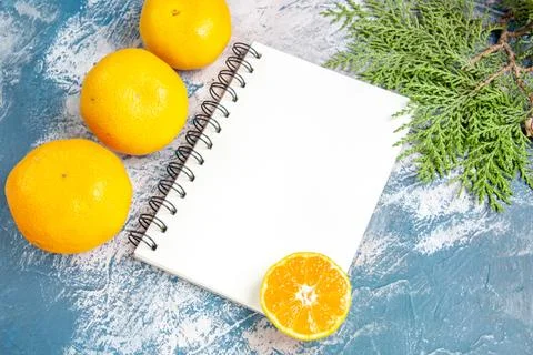 Top view fresh tangerines with notepad on light-blue background juice fruit.. Fotos Stock