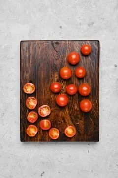 Top view of fresh tomato cherry on cutting board Foto stock