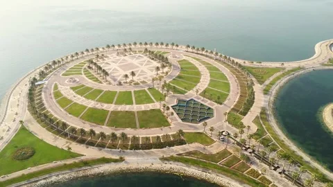 Top View of Geometric Waterfront Garden in Saudi Arabia Stockbeeldmateriaal 333989695