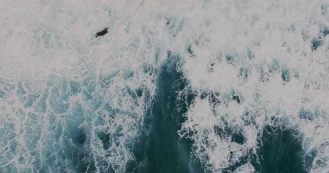 Top View of the Giant Waves, Foaming and Splashing in the Ocean, Indonesia, Bali Vídeo Stock 236181779