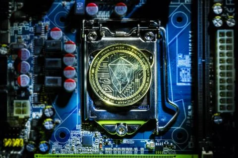 Top view of golden Eos cryptocurrency physical coin Foto stock