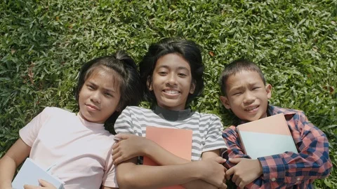 Top view of group Asian elementary school children while lying Stock Footage 126373887