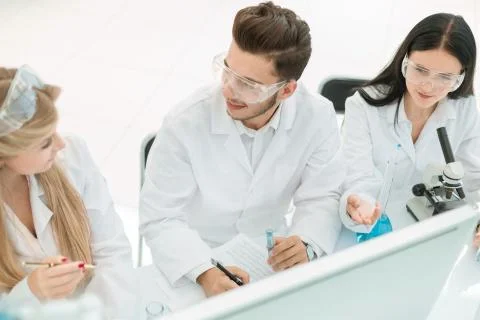 Top view.a group of scientists working on a computer in the laboratory Foto stock