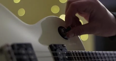 Top view of hand slowly turning pickup switch of classic electric guitar from 库存影片 305769826