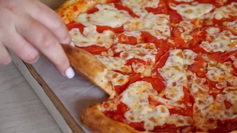 Top view of hands adults and taking pizza slices from cardboard box. Family or 库存影片 336586707