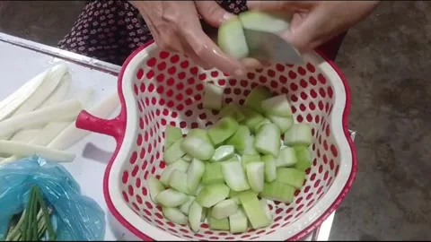 Top View Hands Slicing Winter Melon for Soup in Rural Vietnam Kitchen Vídeos de archivo 336055560