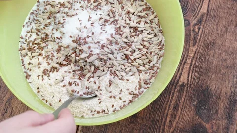 Top view of hands stirred rye wheat flour mix with spoon. Bread making process Vídeos de archivo 115440476