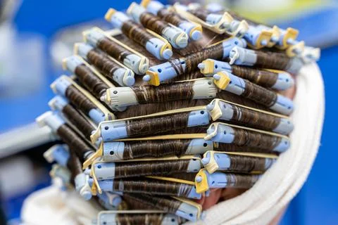 Top view head with curlers for perming in a beauty salon Foto stock