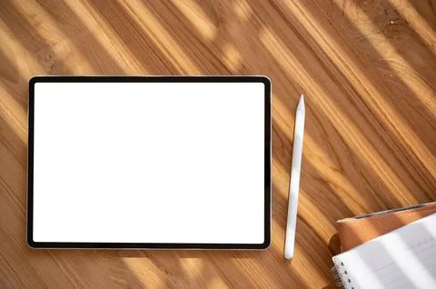 Top view image of a digital tablet mockup on a wooden table with a tablet p.. Foto stock