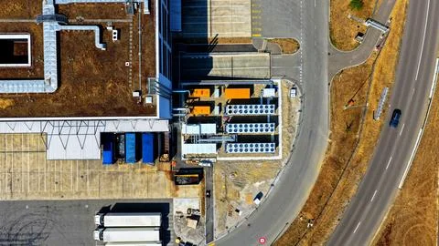 Top View of Industrial Cooling System and Logistics Facility 库存照片