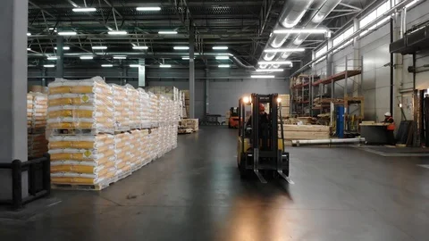 Top view of the interior area in a warehouse pallet racking storage of goods Video stock 101229977