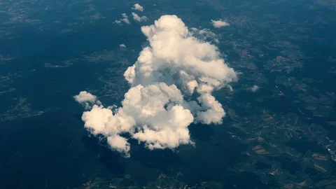 Top View of an Isolated Cumulonimbus Cloud 스톡 동영상 118681007