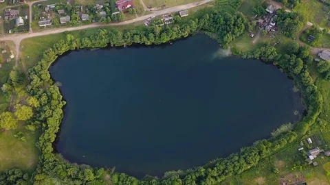 Top view of lake with trees and buildings Video stock 117294845