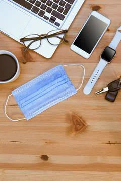 Top view of a laptop computer, a smart phone, a smart watch and some things o Foto stock
